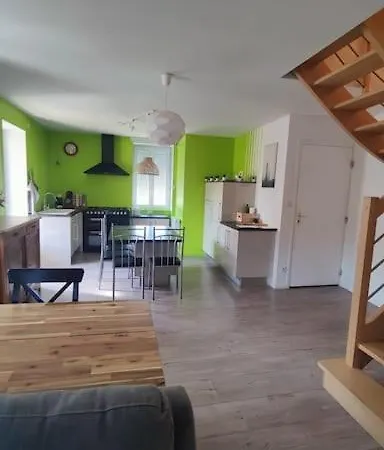 Logement Avec Grand Balcon Dans Le Brionnais Chauffailles Exterior photo