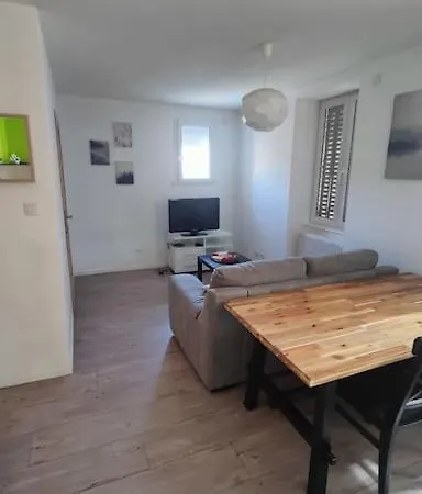 Logement Avec Grand Balcon Dans Le Brionnais Chauffailles Exterior photo